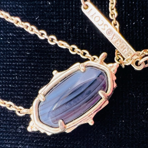 Kendra Scott Gold Tone Baroque Ella Pendant With Black Banded Agate Necklace - Picture 6 of 7